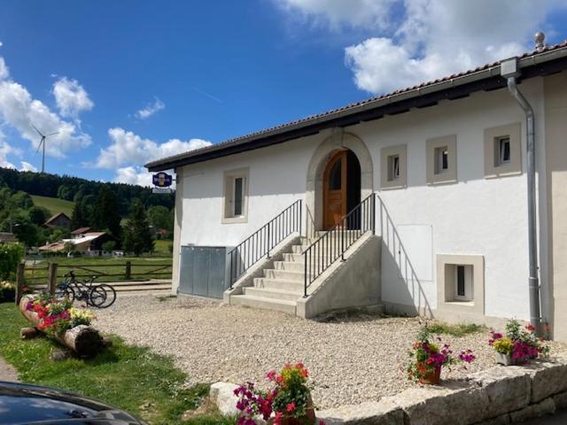 Auberge Du Peu-Pequignot Le Noirmont エクステリア 写真